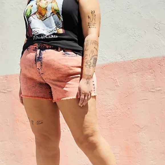 18 - Torrid | MID RISE MIDI SHORT VINTAGE STRETCH ACID - Picture 3 of 4